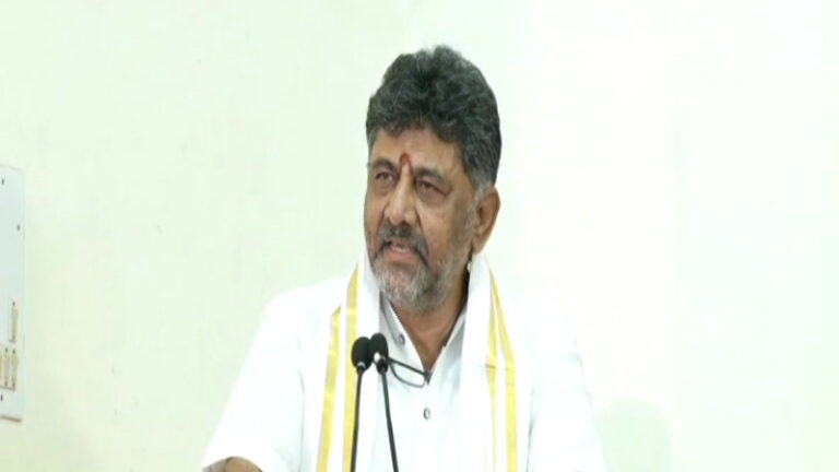 ತೇಜಸ್ವಿನಿ ಅನಂತ್ ಕುಮಾರ್ ಅವರನ್ನು ರಾಜಕೀಯಕ್ಕೆ ಆಹ್ವಾನಿಸಿದ ಡಿ.ಕೆ.ಶಿವಕುಮಾರ್