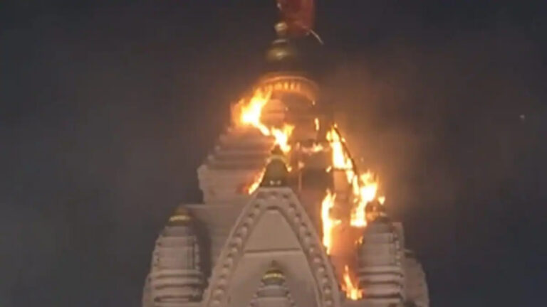 ಜೆಪಿ ನಡ್ಡಾ ಪ್ರಾರ್ಥನೆ ವೇಳೆ ಗಣೇಶ ಪೆಂಡಾಲ್‍ನಲ್ಲಿ ಅಗ್ನಿ ದುರಂತ – ಪವಾಡದಂತೆ ಸುರಿದ ಮಳೆಯಿಂದ ತಪ್ಪಿದ ಅನಾಹುತ