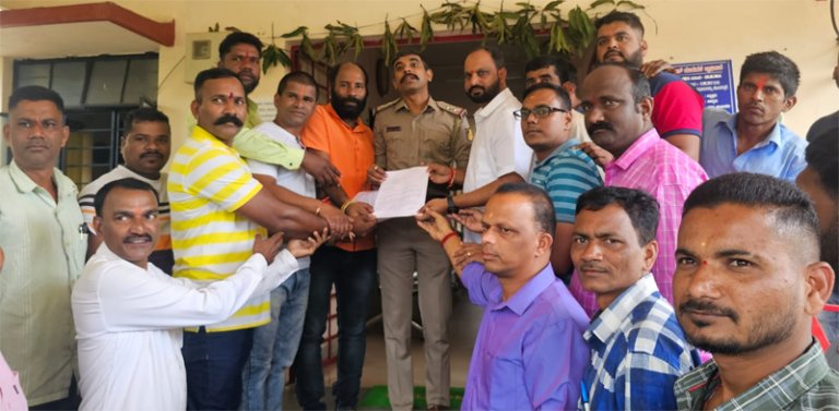 ಶಿವ ದೇವಾಲಯದ ಅವಶೇಷಗಳನ್ನು ಕಲ್ಲಿನಿಂದ ಪುಡಿಮಾಡಿ ಫೇಸ್‍ಬುಕ್‍ನಲ್ಲಿ ಅಪ್‍ಲೋಡ್ ಮಾಡಿ ಕ್ರೌರ್ಯ ಮೆರೆದ ಧ್ವಂಸಕರು