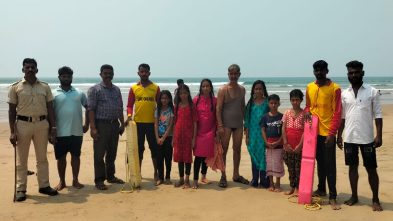 ಸಮುದ್ರದಲ್ಲಿ ಮುಳುಗುತ್ತಿದ್ದ  8 ಜನರನ್ನು ರಕ್ಷಿಸಿದ ಲೈಫ್‌ಗಾರ್ಡ್ ಸಿಬ್ಬಂದಿ