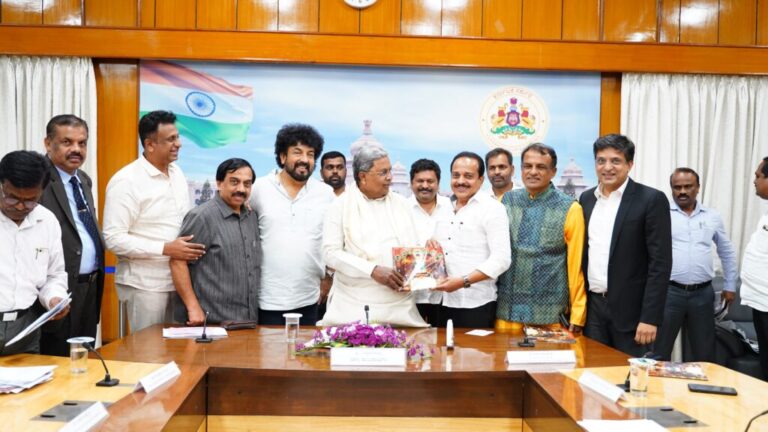 ಮುಖ್ಯಮಂತ್ರಿ ಸಿದ್ದರಾಮಯ್ಯ ಅವರಿಗೆ ಬೆಂಗಳೂರು ಕಂಬಳದ ಆಮಂತ್ರಣ ಪತ್ರಿಕೆ ನೀಡಿ ಅಶೋಕ್ ಕುಮಾರ್ ರೈಯವರಿಂದ ಆಹ್ವಾನ