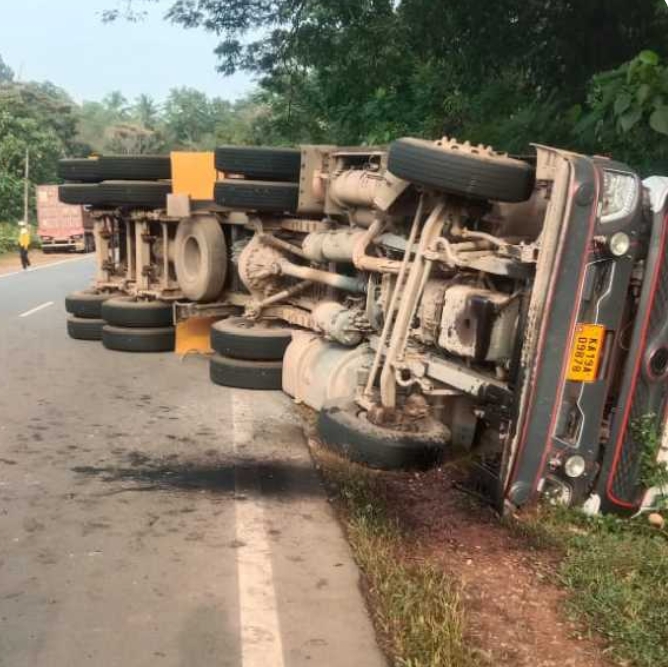 ಸುಳ್ಯ: ಕಂಟೇನ‌ರ್ ಲಾರಿ ನಿಯಂತ್ರಣ ತಪ್ಪಿ ಪಲ್ಟಿ